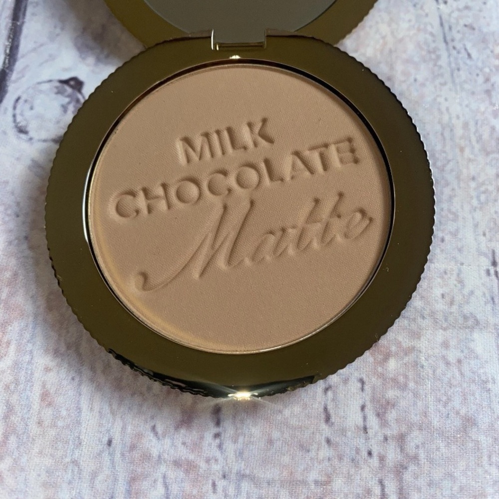 Too Faced Chocolate Soleil Matte Bronzer Milk Chocolate Gold Compact - Picture 6 of 6